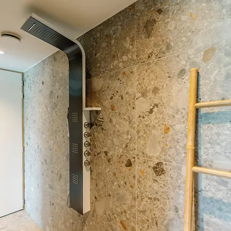 Semesterbostad La Ferme D'auwez - Les Hirondelles - 15 Pers Avec Sauna Et Piscine Partages Ciney